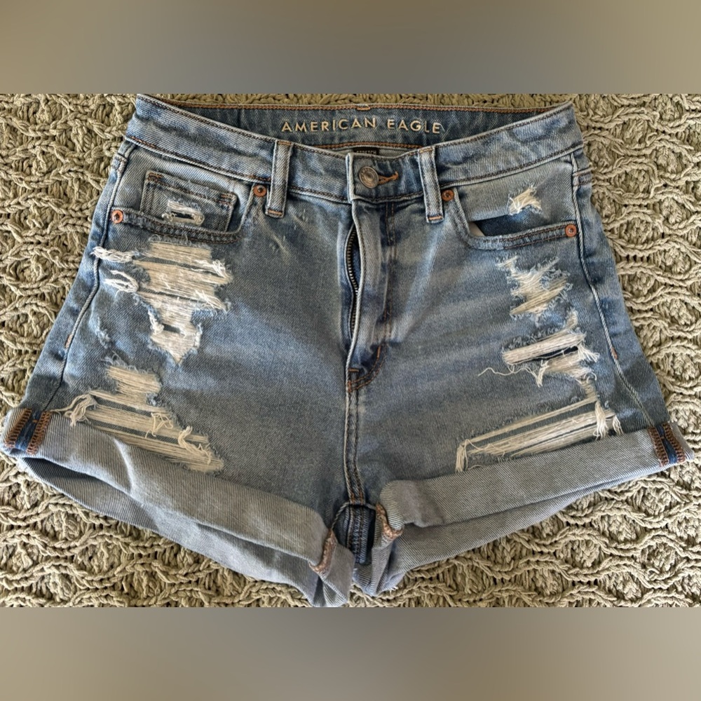 AE Mom Short
